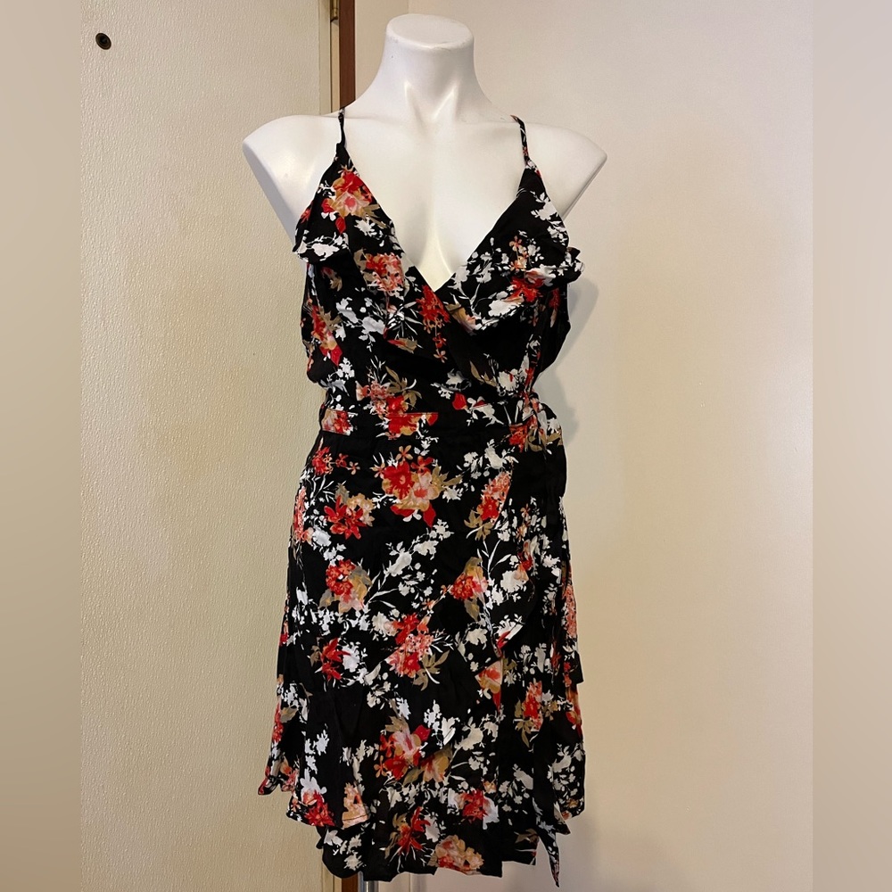 🔹3/$20 SALE NWT Derek heart floral wrap dress. Large